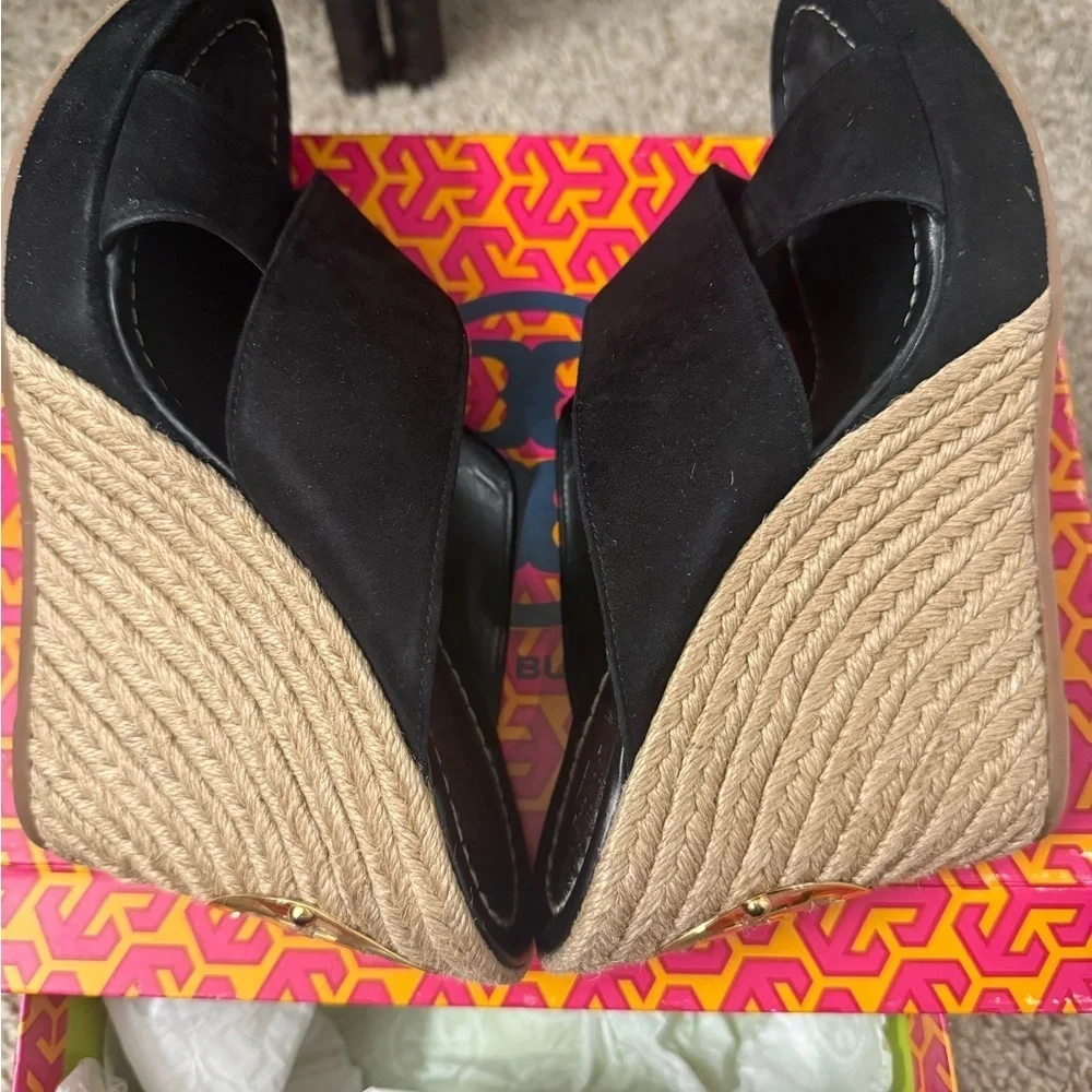 Tory Burch Black Sandals Criss-Cross Design